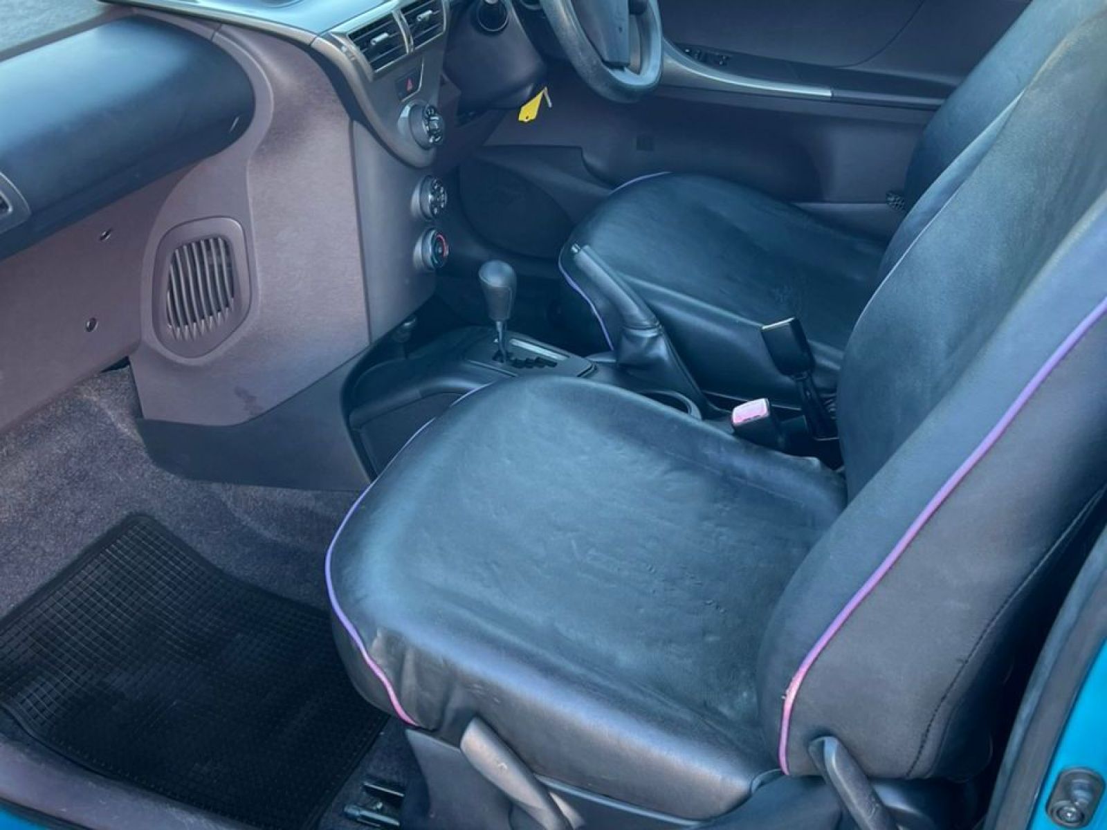 2010 Toyota IQ photo 10