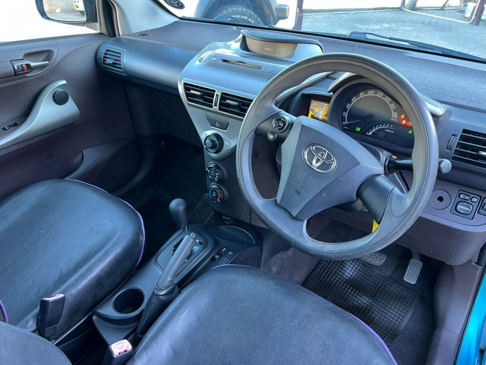 2010 Toyota IQ photo 6