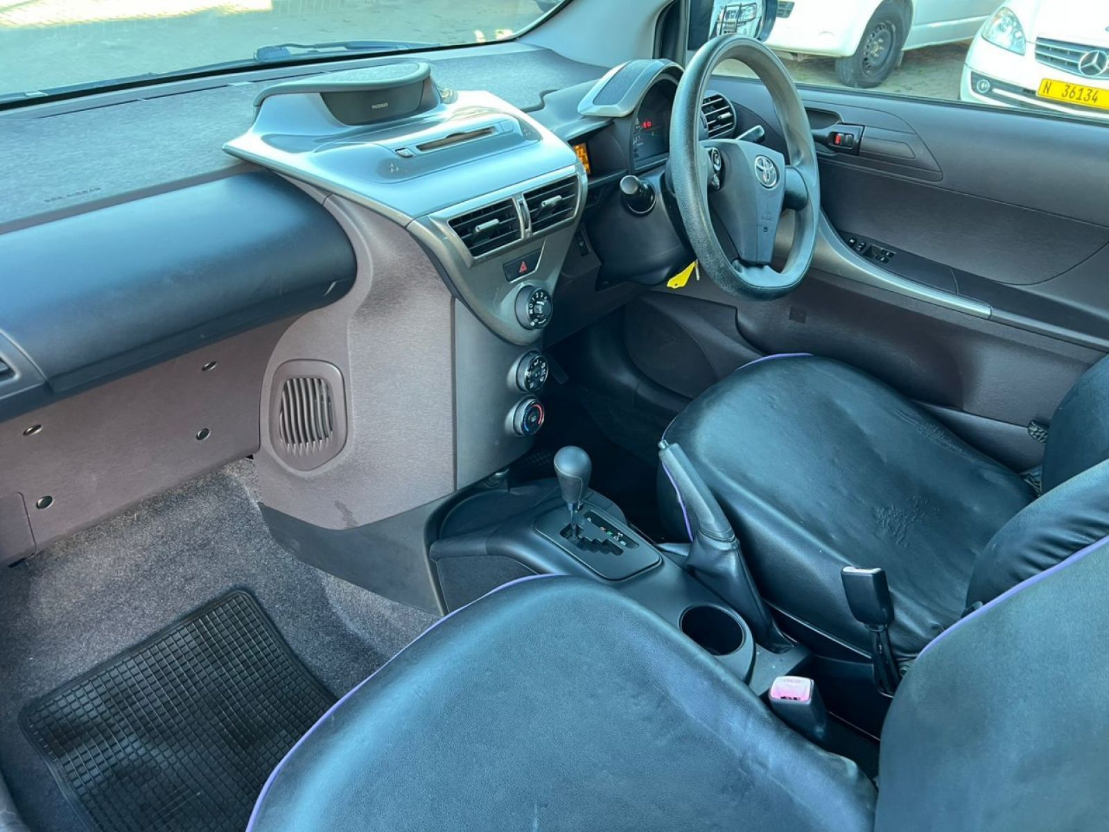 2010 Toyota IQ photo 9
