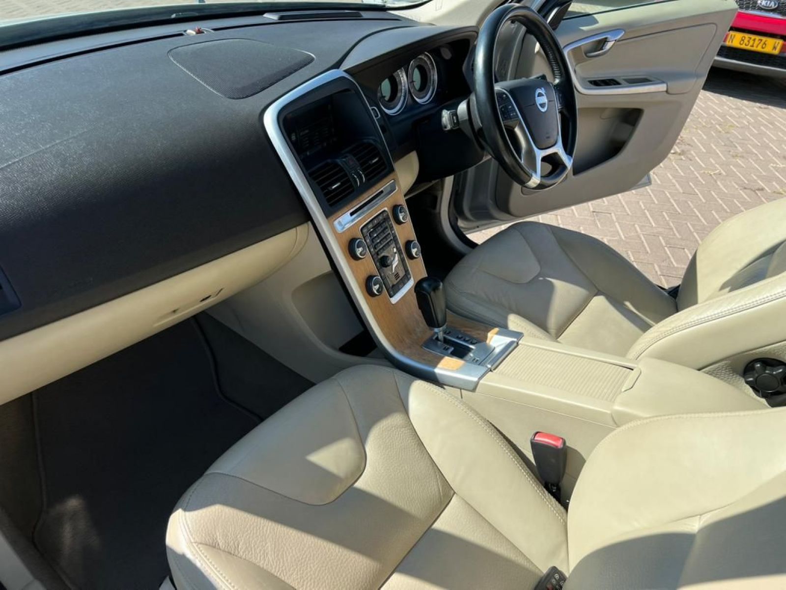 2011 Volvo XC60 T5 photo 12