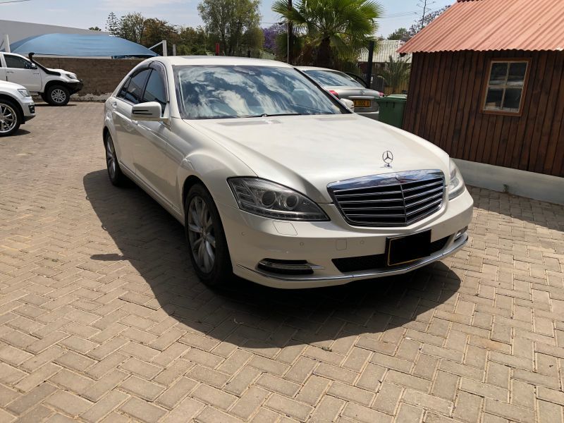 2010 Mercedes-Benz S Class photo 1