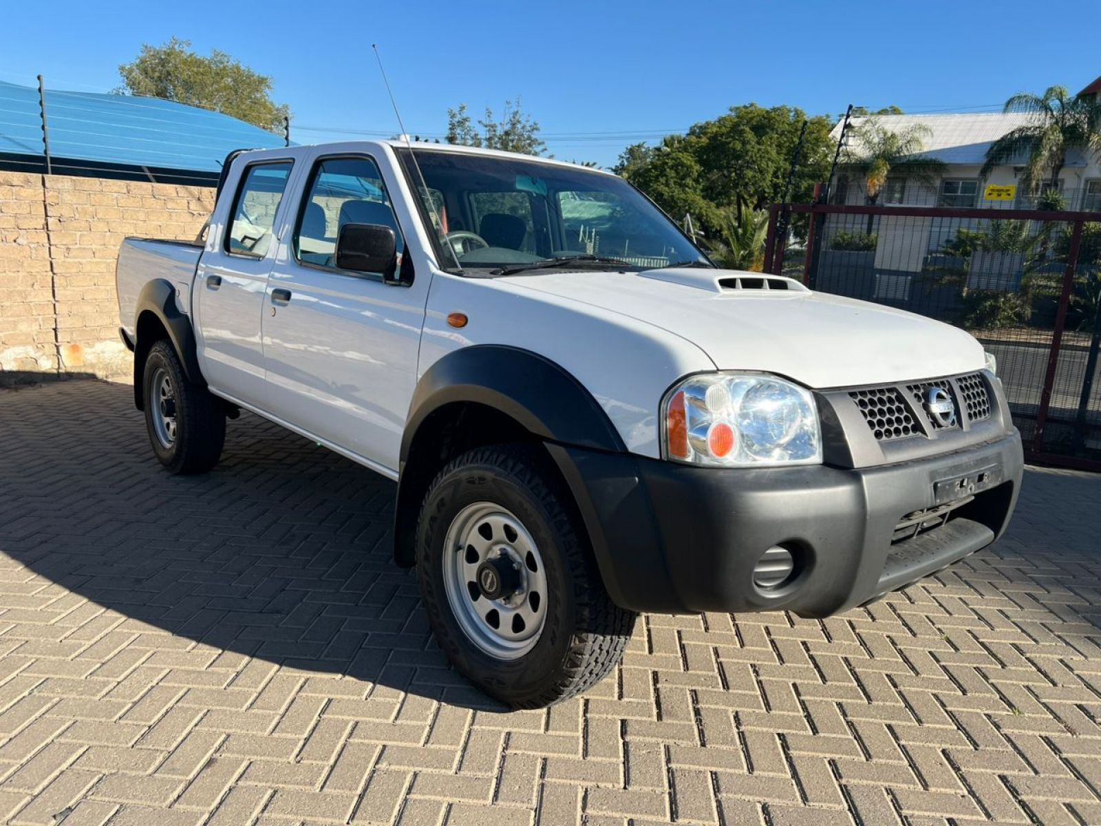 2021 Nissan NP300 photo 1