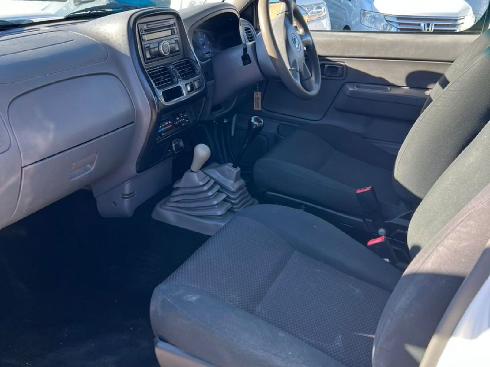 2021 Nissan NP300 photo 8