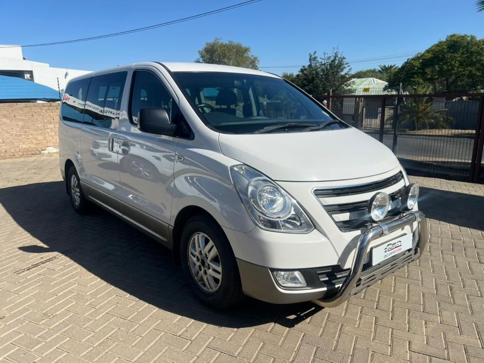 2016 Hyundai H1 photo 1