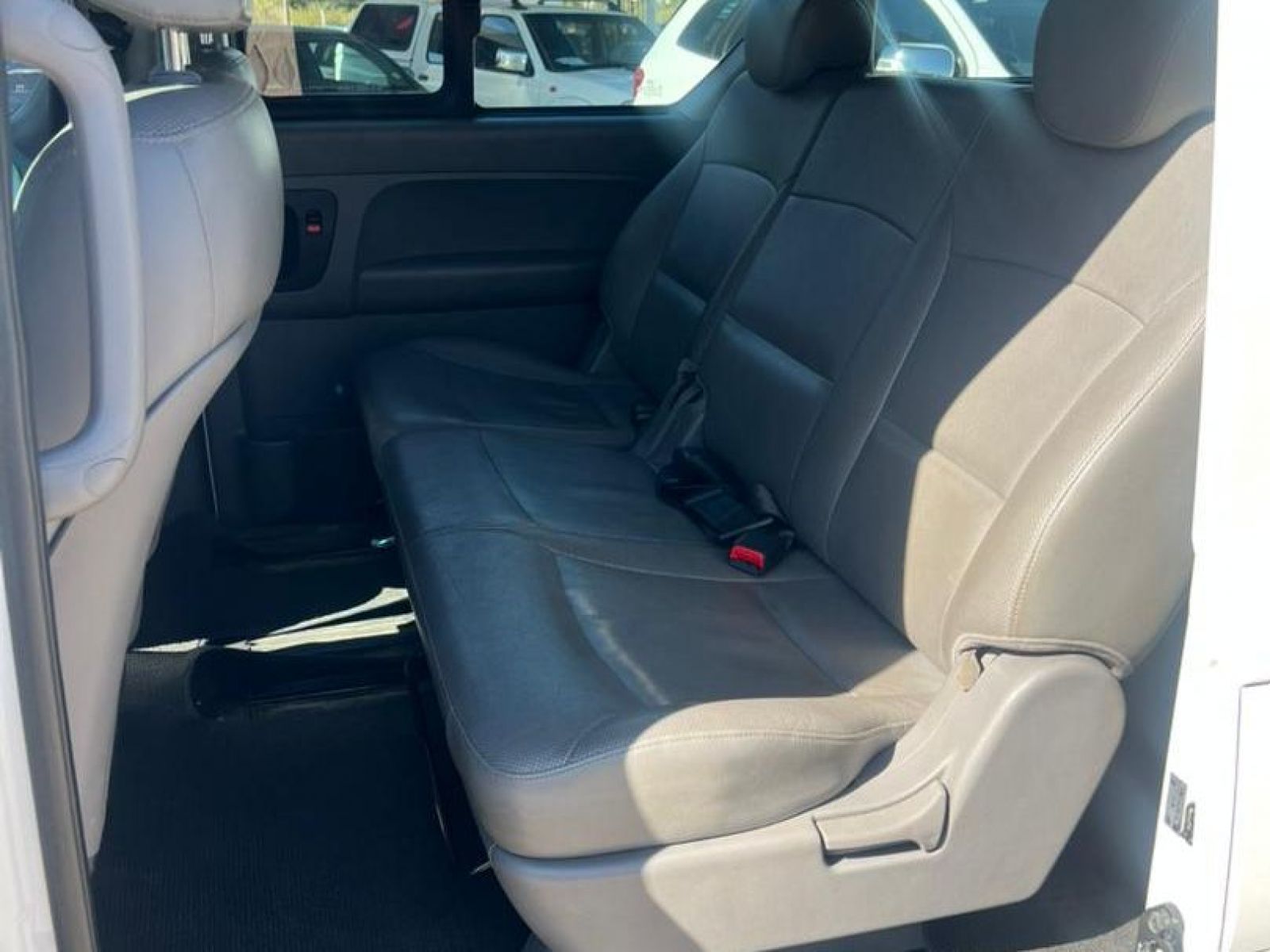 2016 Hyundai H1 photo 10