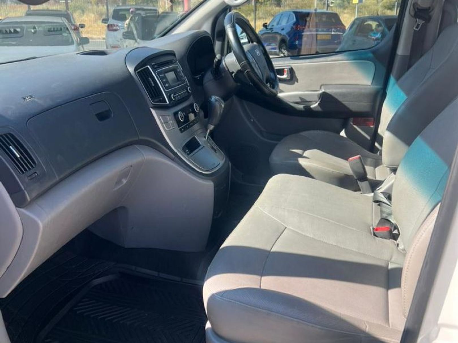 2016 Hyundai H1 photo 12