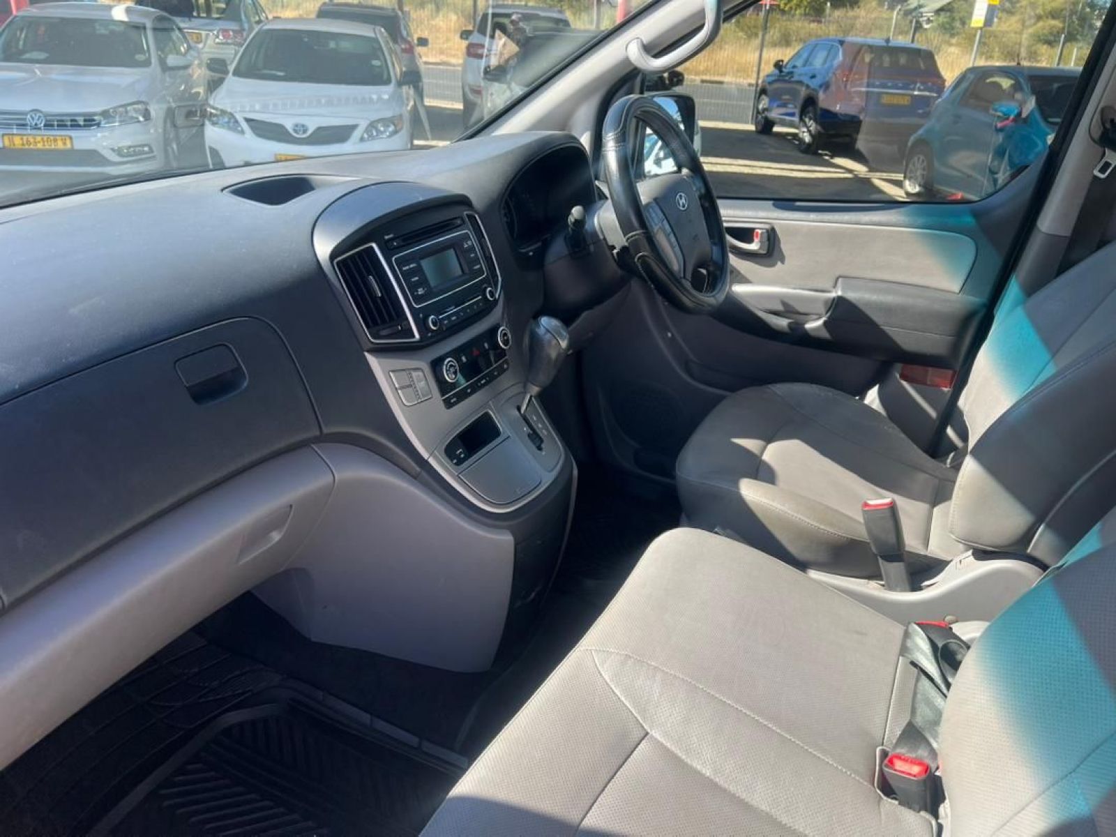 2016 Hyundai H1 photo 13