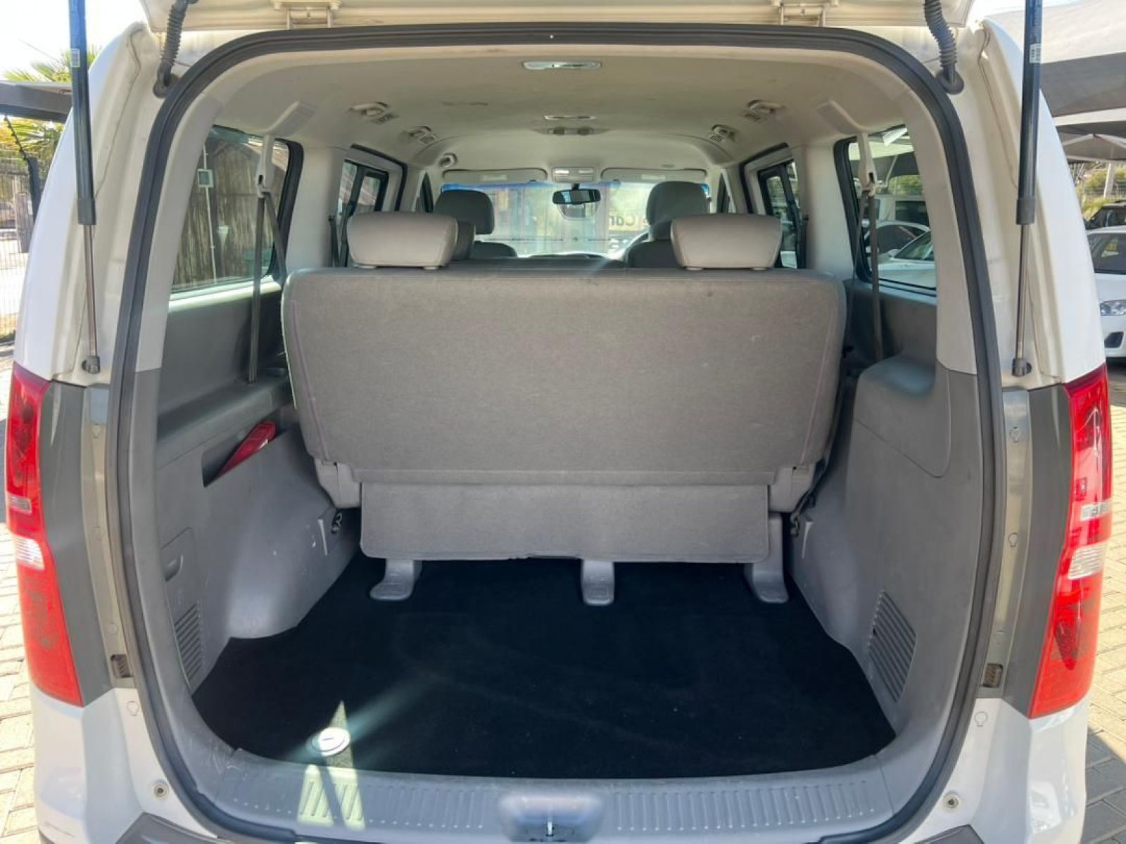 2016 Hyundai H1 photo 15