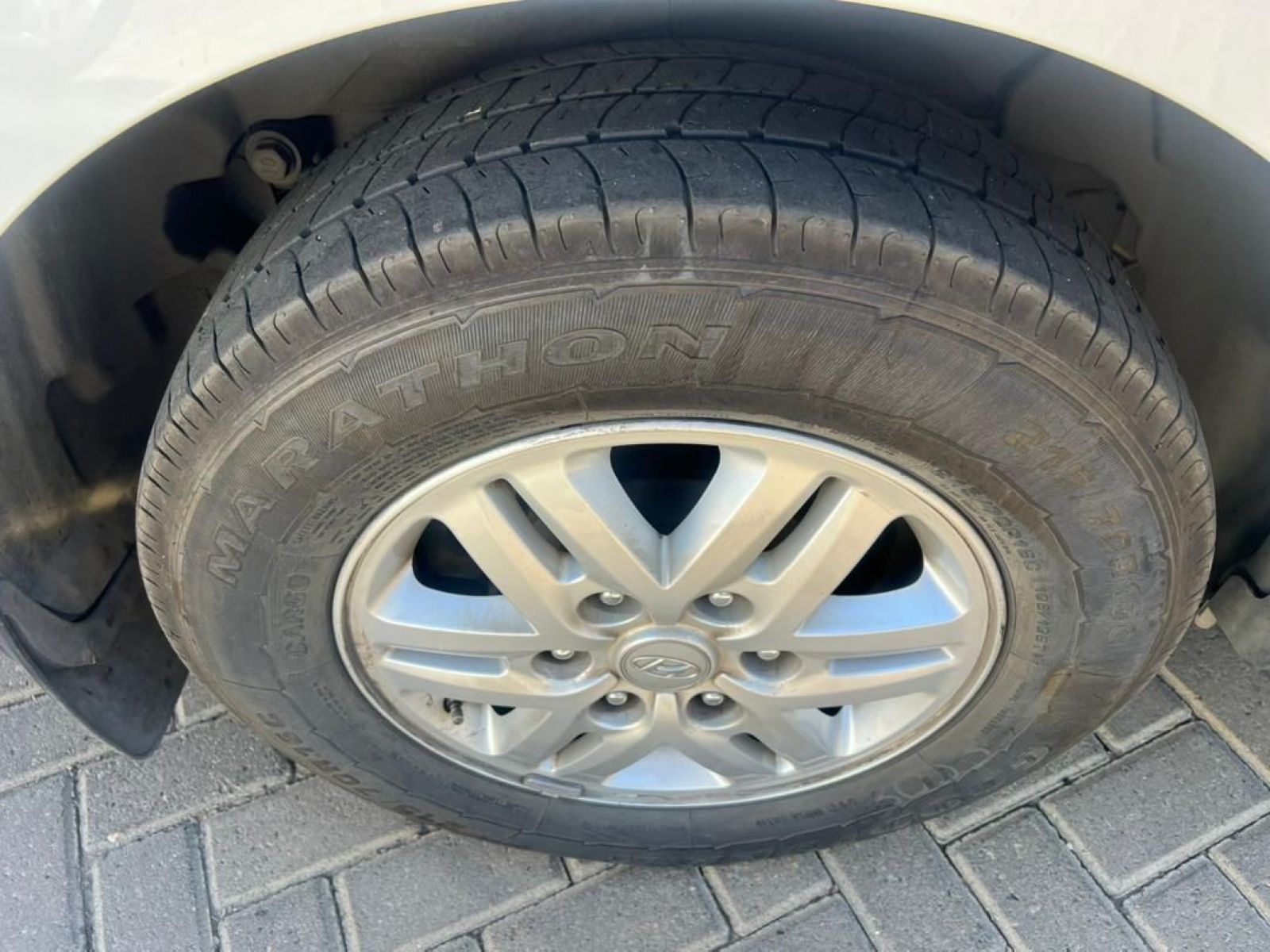 2016 Hyundai H1 photo 16
