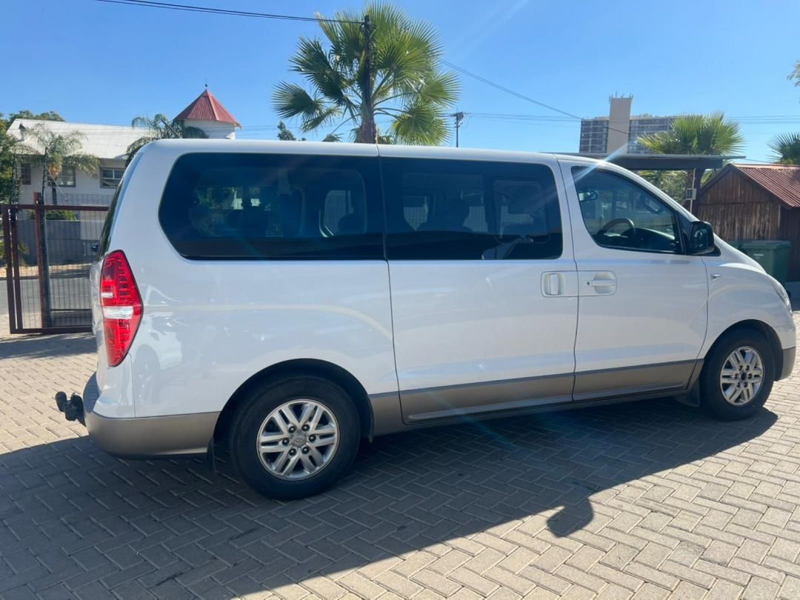 2016 Hyundai H1 photo 5
