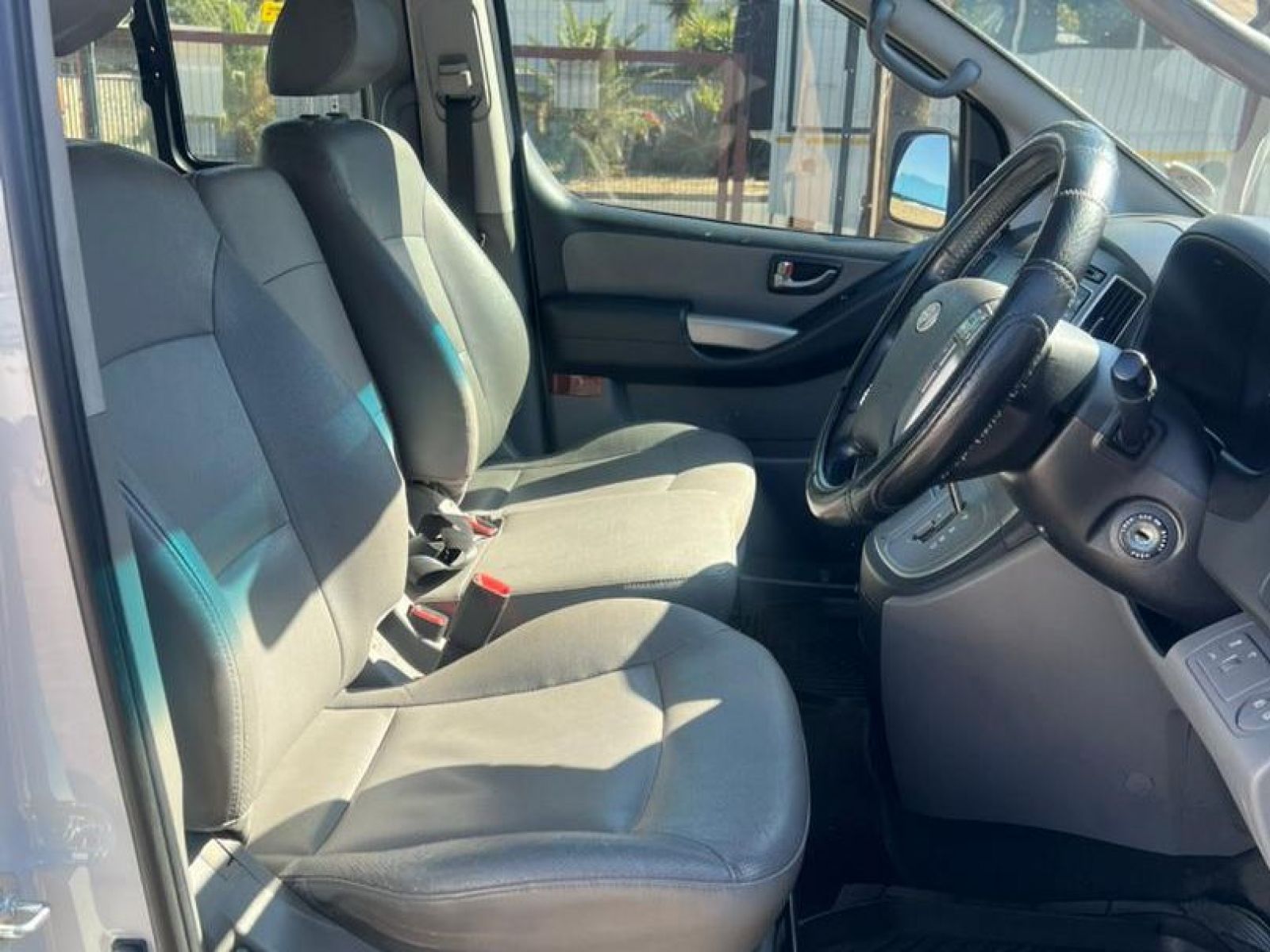 2016 Hyundai H1 photo 8