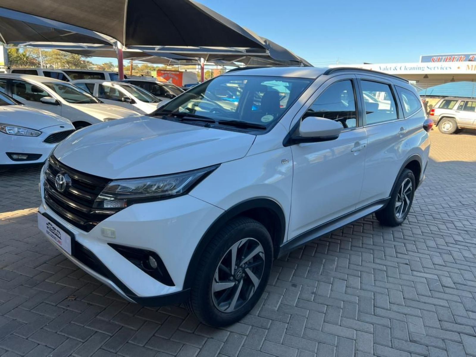 2018 Toyota Rush photo 2