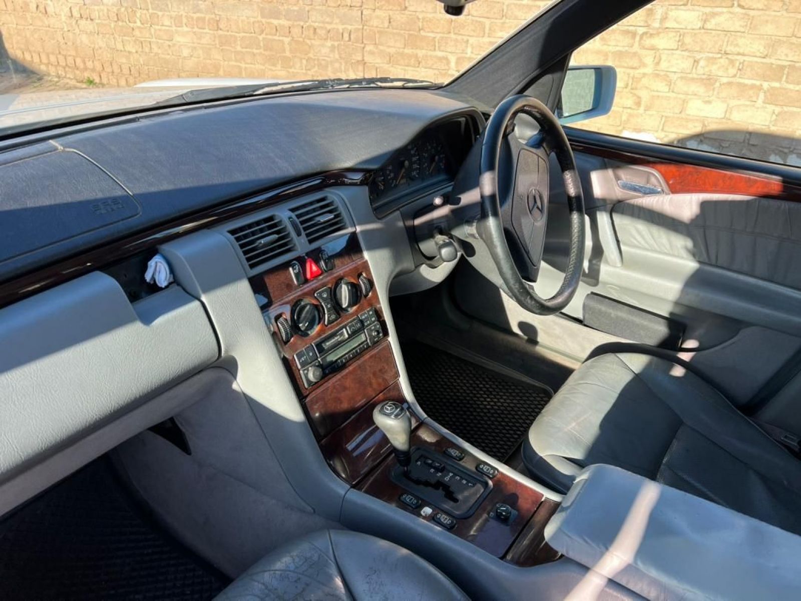 1997 Mercedes-Benz E Class photo 10