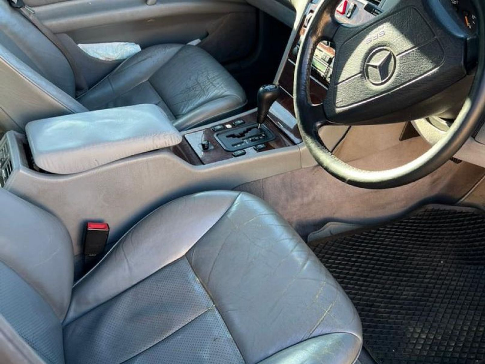1997 Mercedes-Benz E Class photo 8