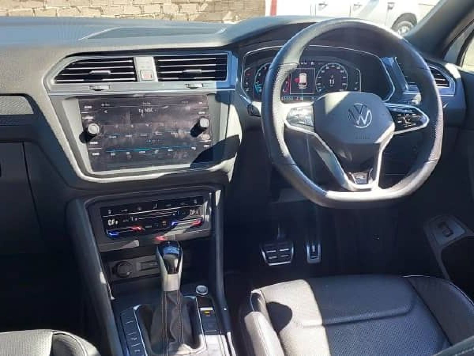 2023 Volkswagen Tiguan photo 4