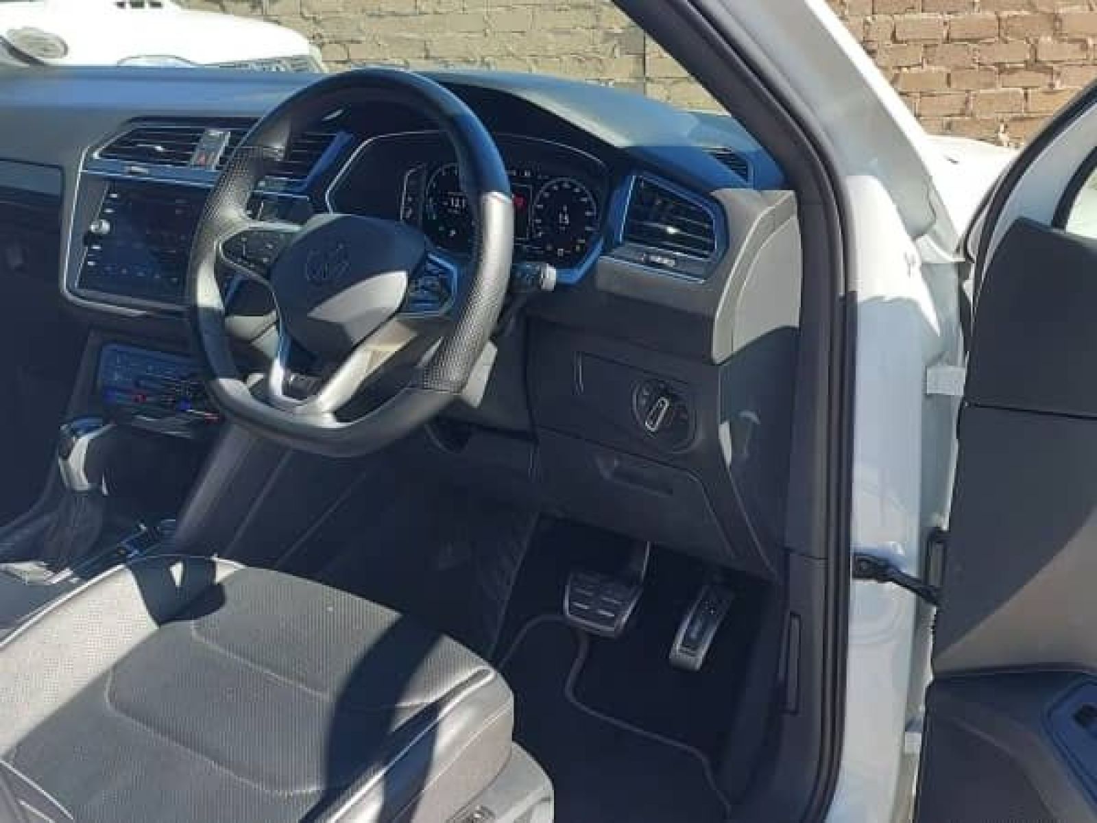 2023 Volkswagen Tiguan photo 7