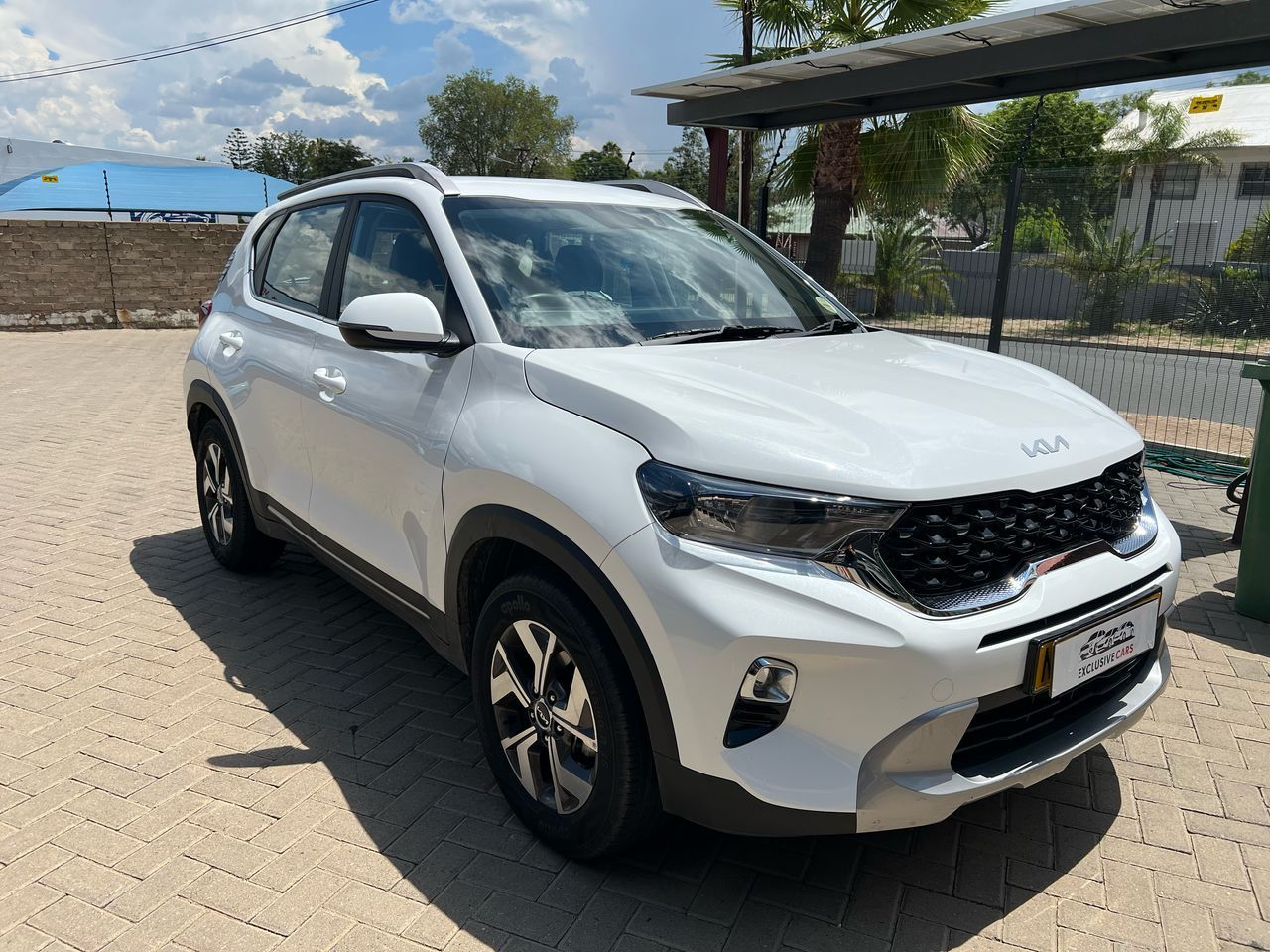 2023 Kia Sonet photo 1