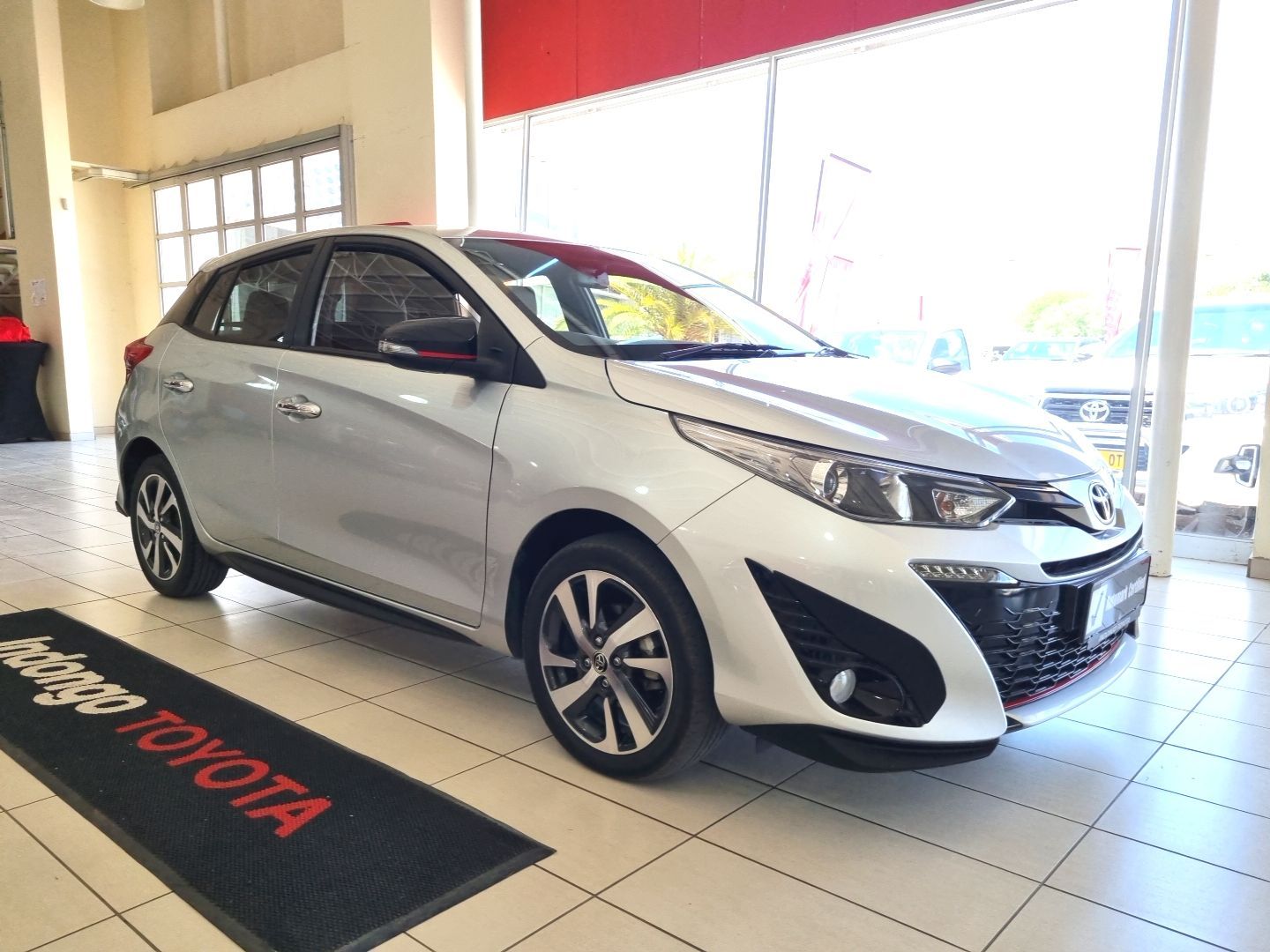 2020 Toyota Yaris photo 1