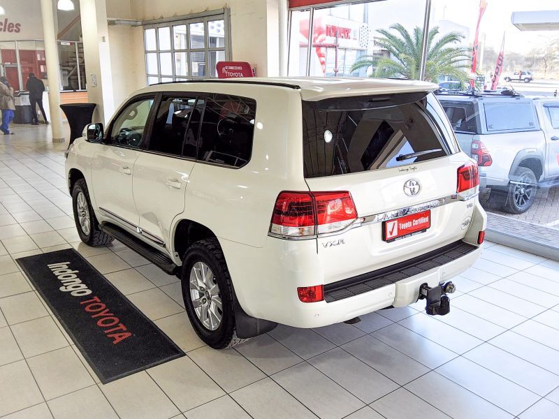 2020 Toyota Land Cruiser photo 3