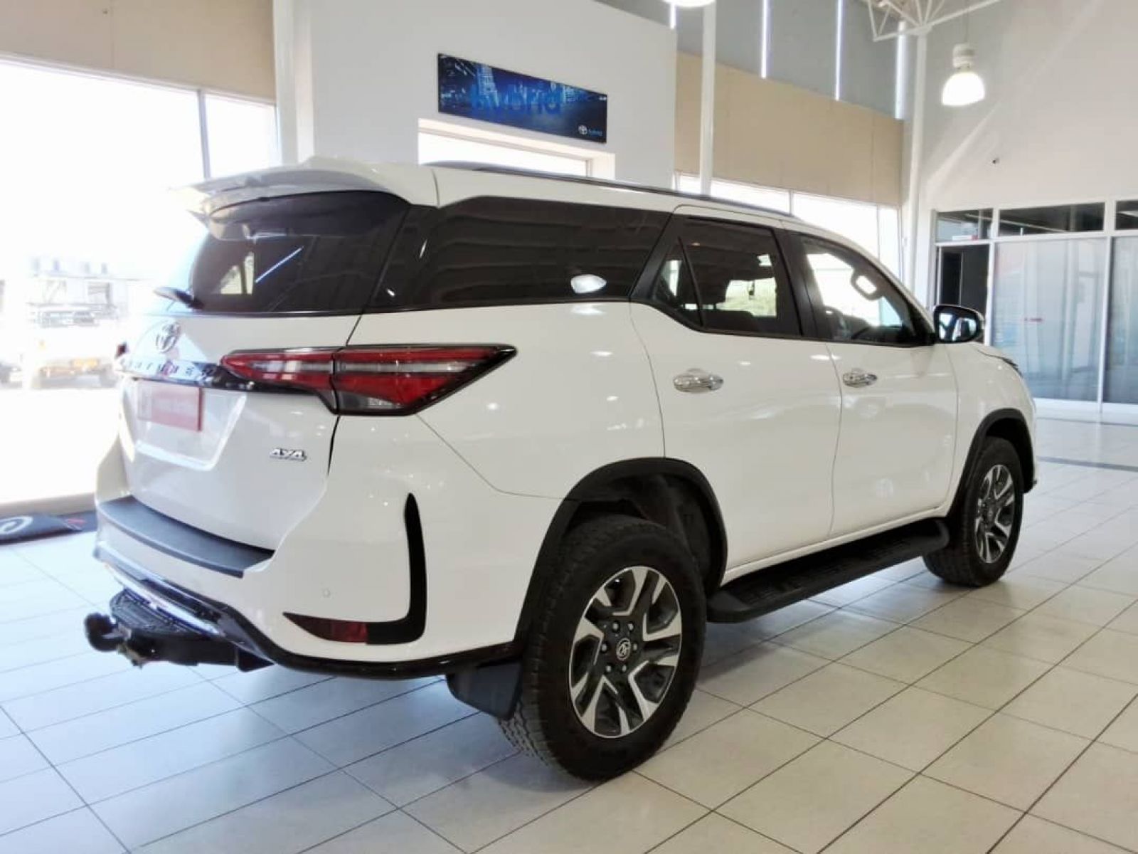 2023 Toyota Fortuner photo 4
