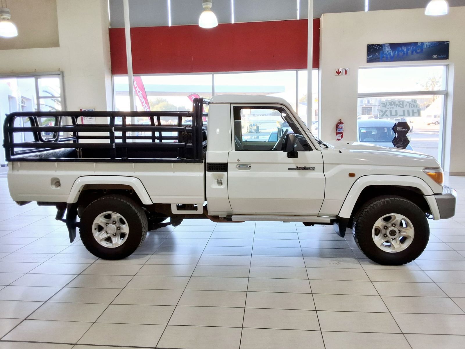 2022 Toyota Land Cruiser photo 3