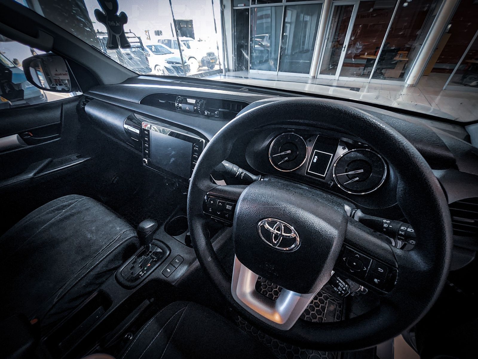 2025 Toyota Hilux photo 4