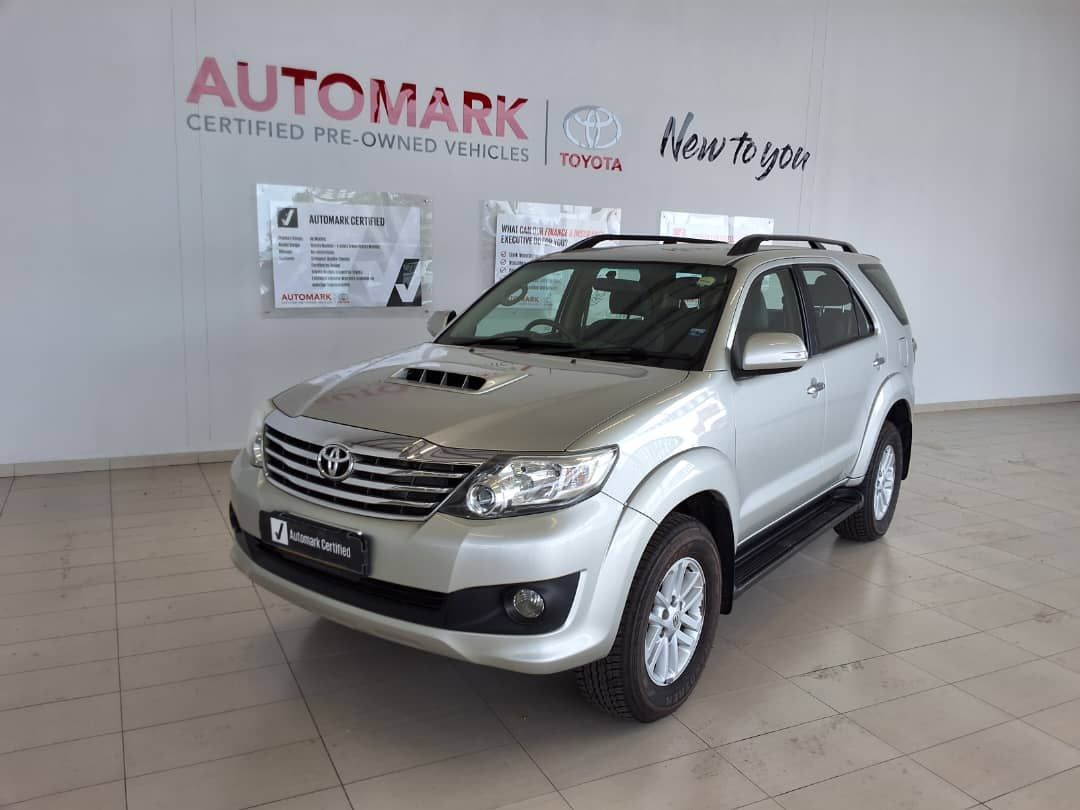 2013 Toyota Fortuner photo 1