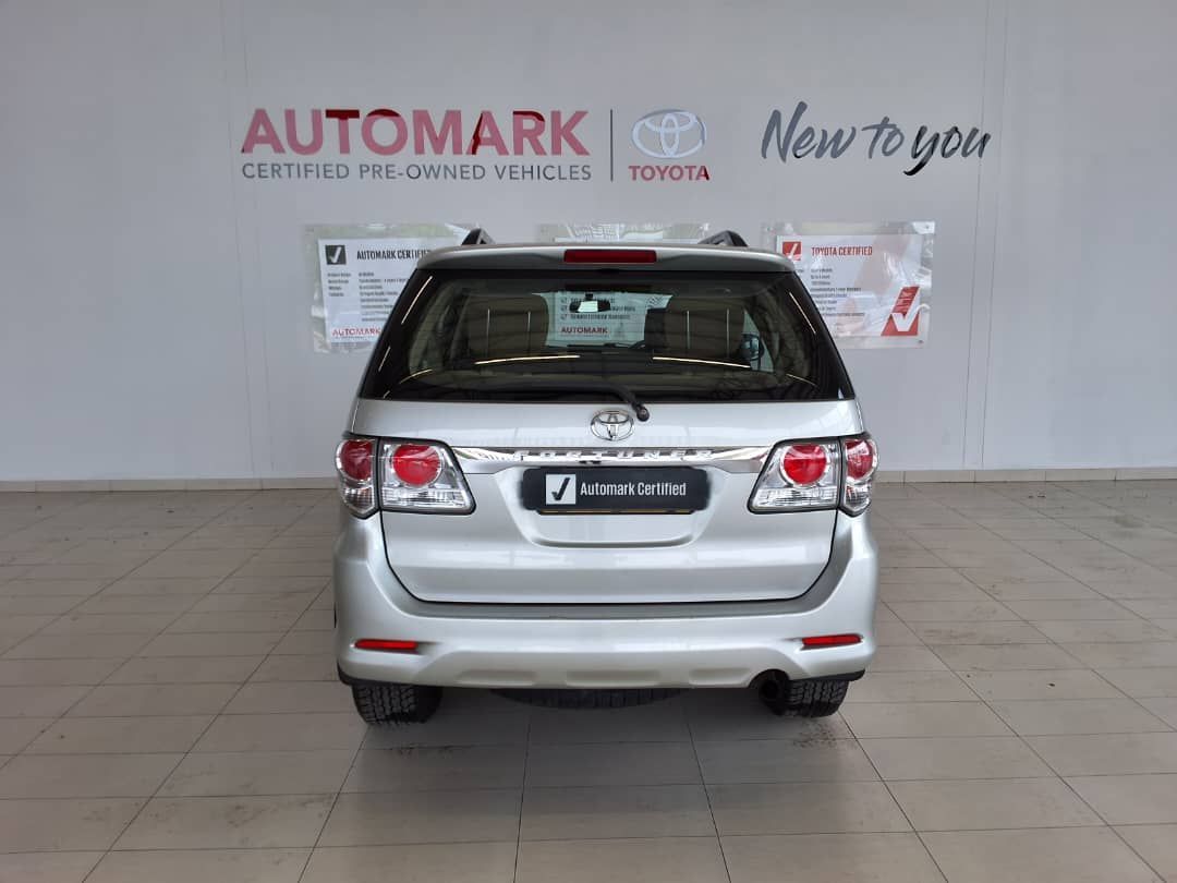 2013 Toyota Fortuner photo 4