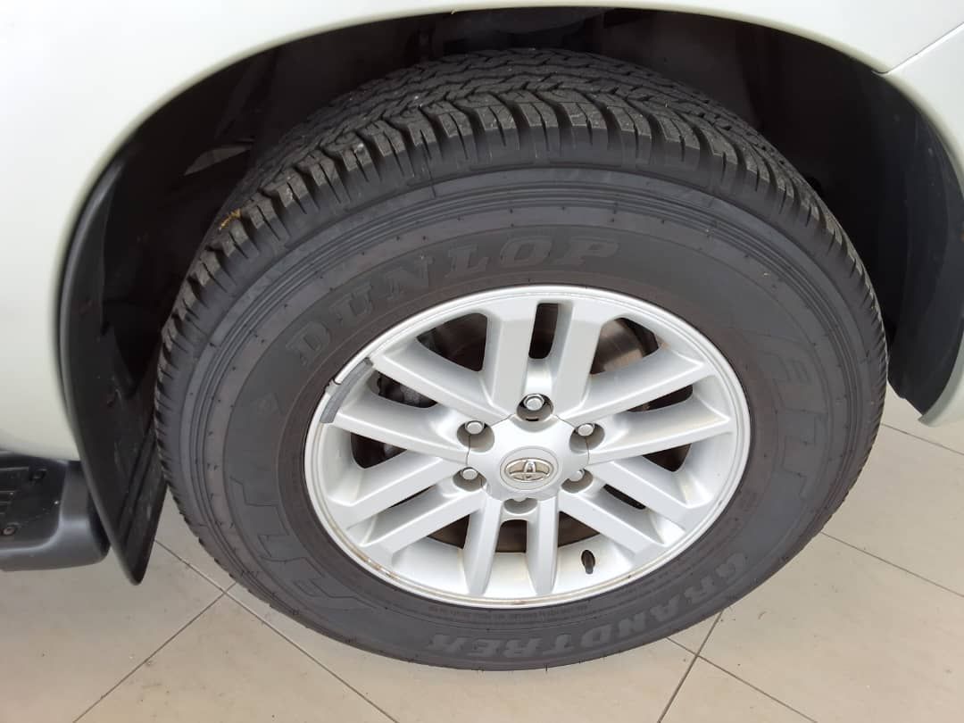 2013 Toyota Fortuner photo 7