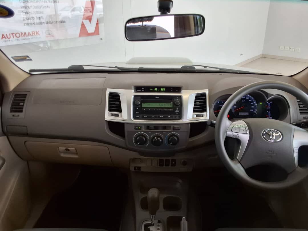 2013 Toyota Fortuner photo 8