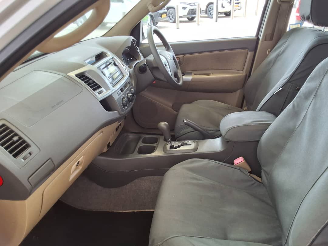 2013 Toyota Fortuner photo 9