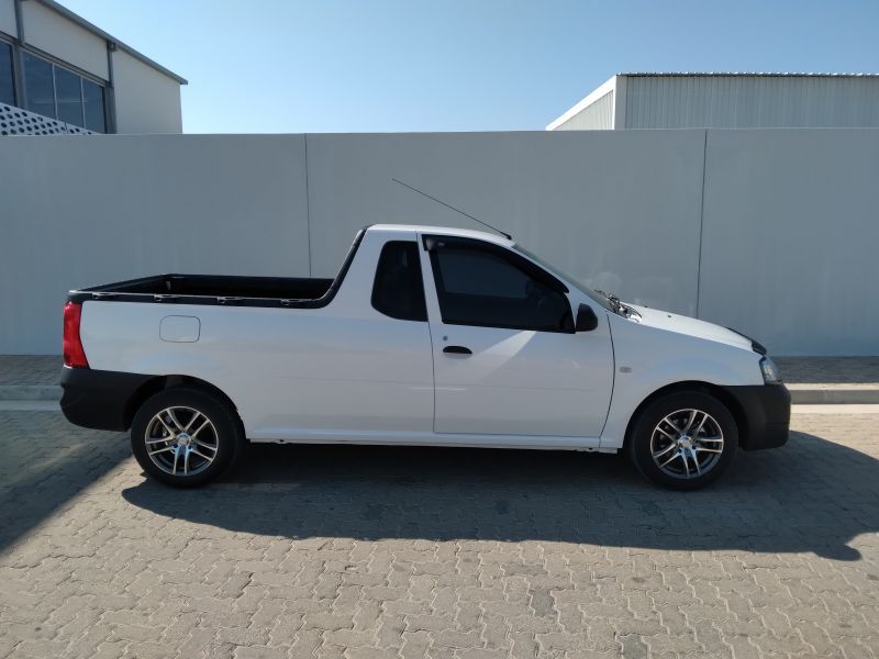 2021 Nissan NP200 photo 3
