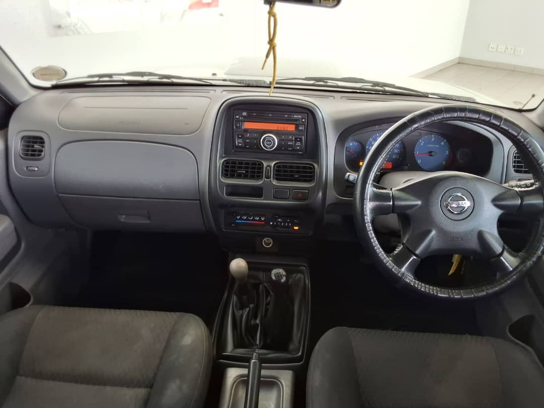 2018 Nissan Hardbody photo 8