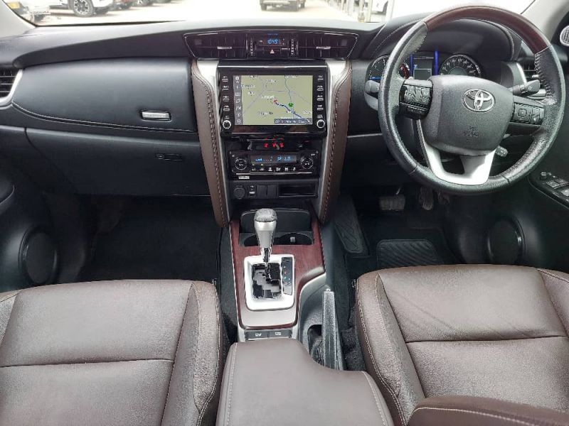 2020 Toyota Fortuner photo 6