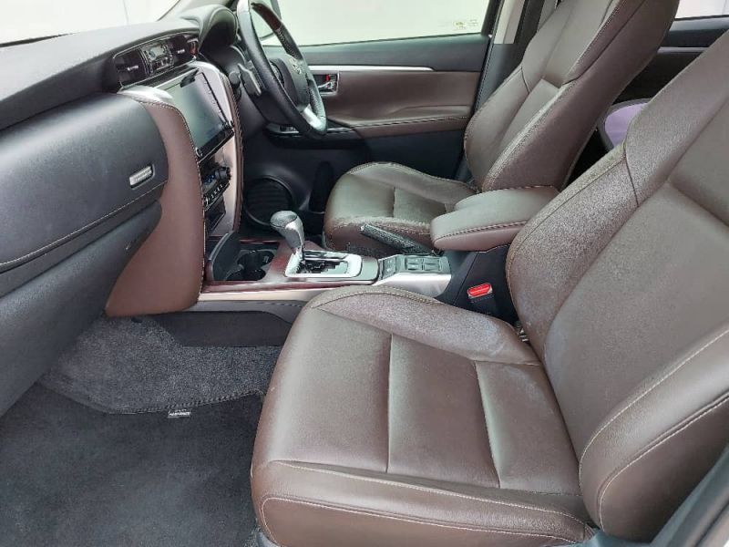 2020 Toyota Fortuner photo 7