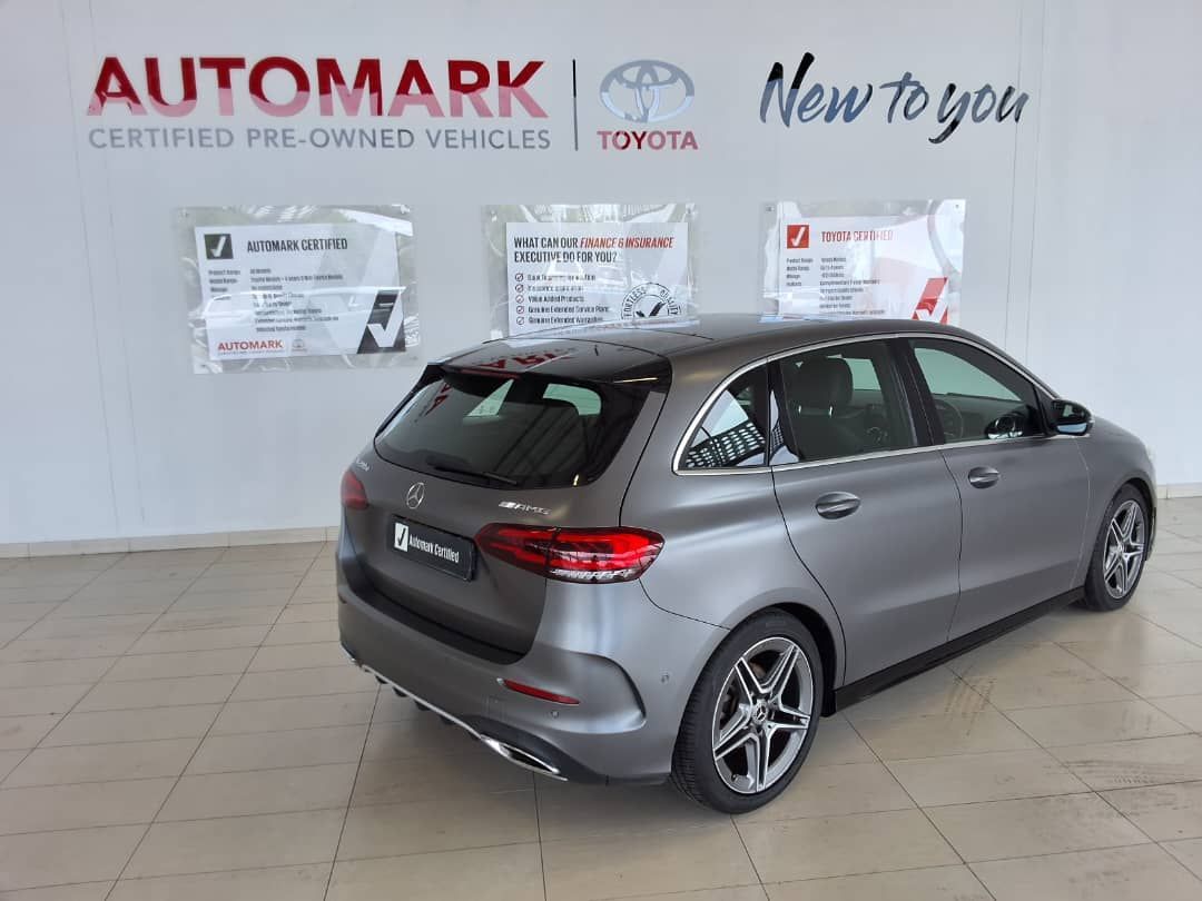 2021 Mercedes-Benz 200 photo 2