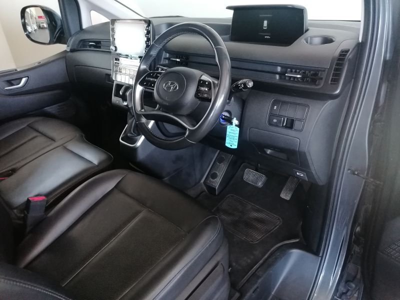 2022 Hyundai Staria photo 7