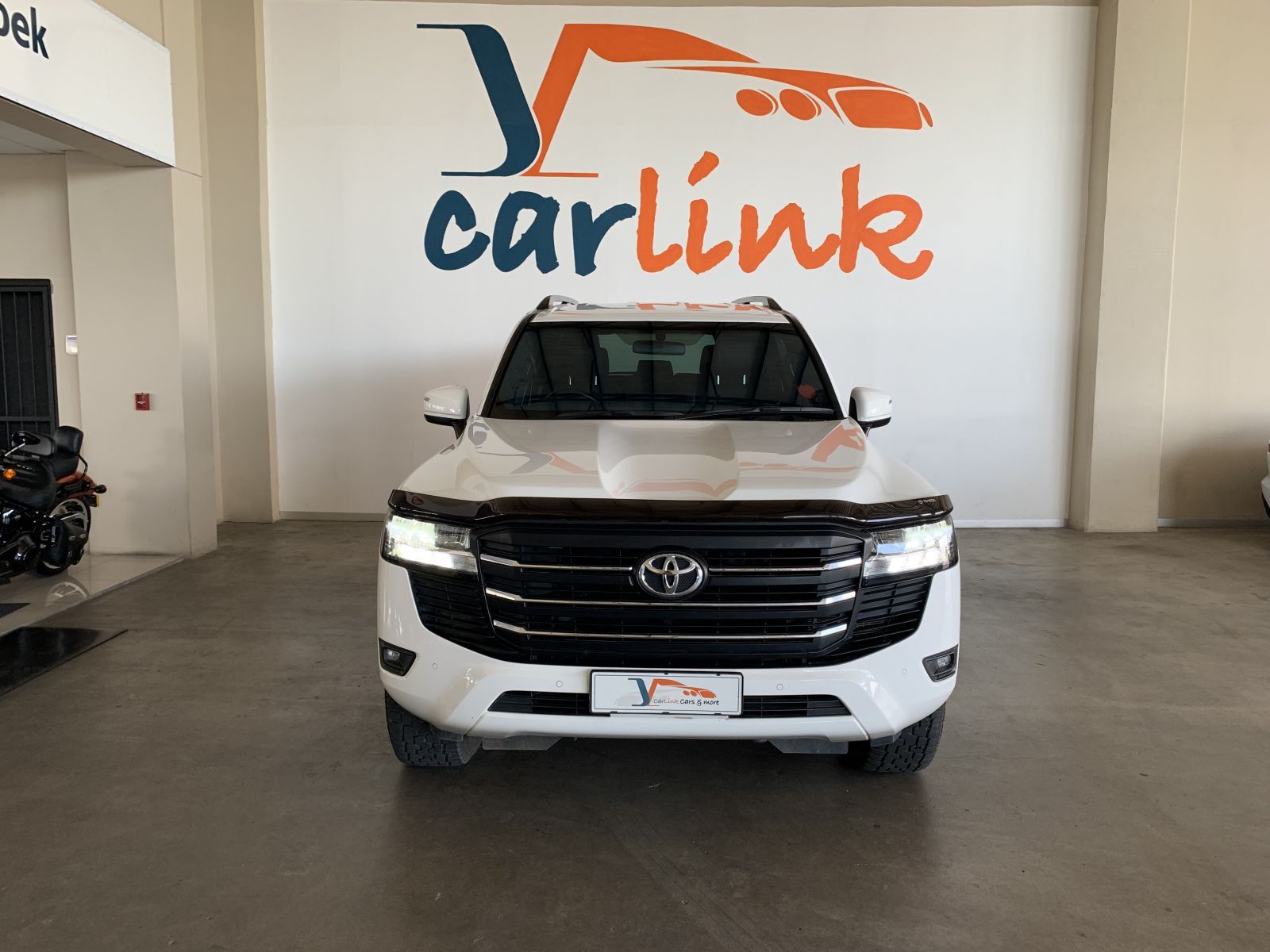 2022 Toyota Land Cruiser photo 2