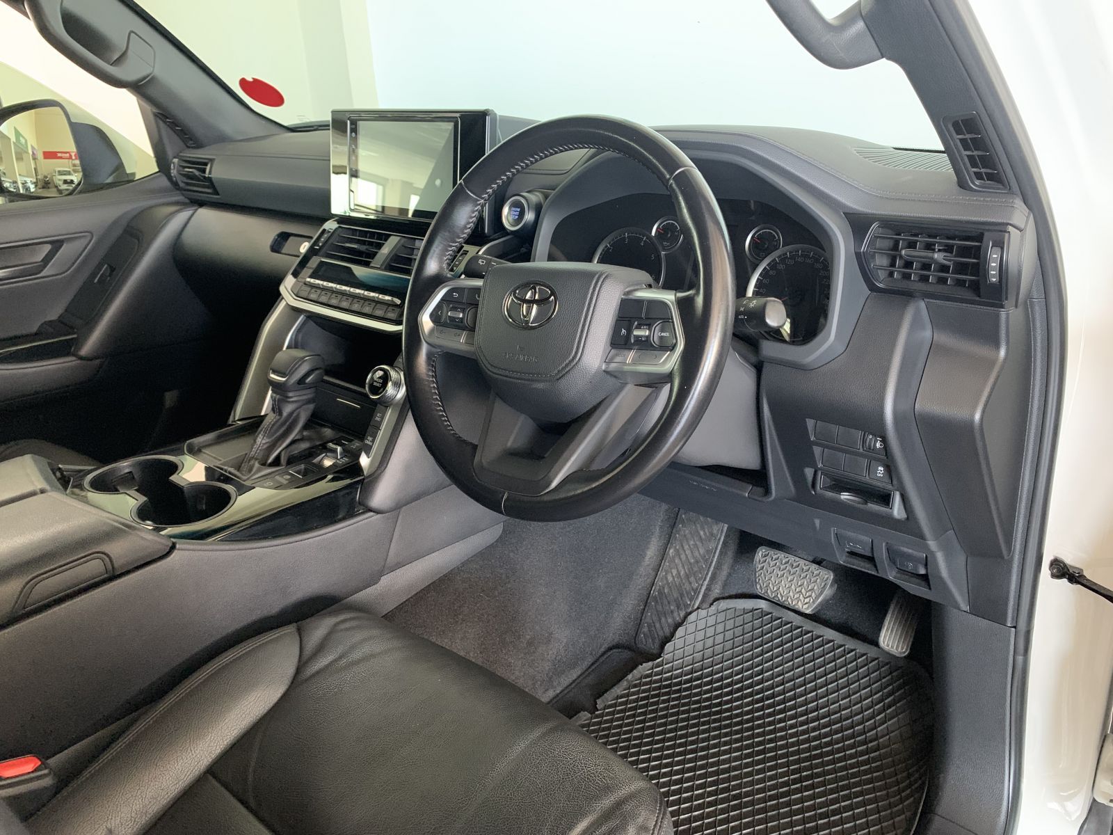 2022 Toyota Land Cruiser photo 6