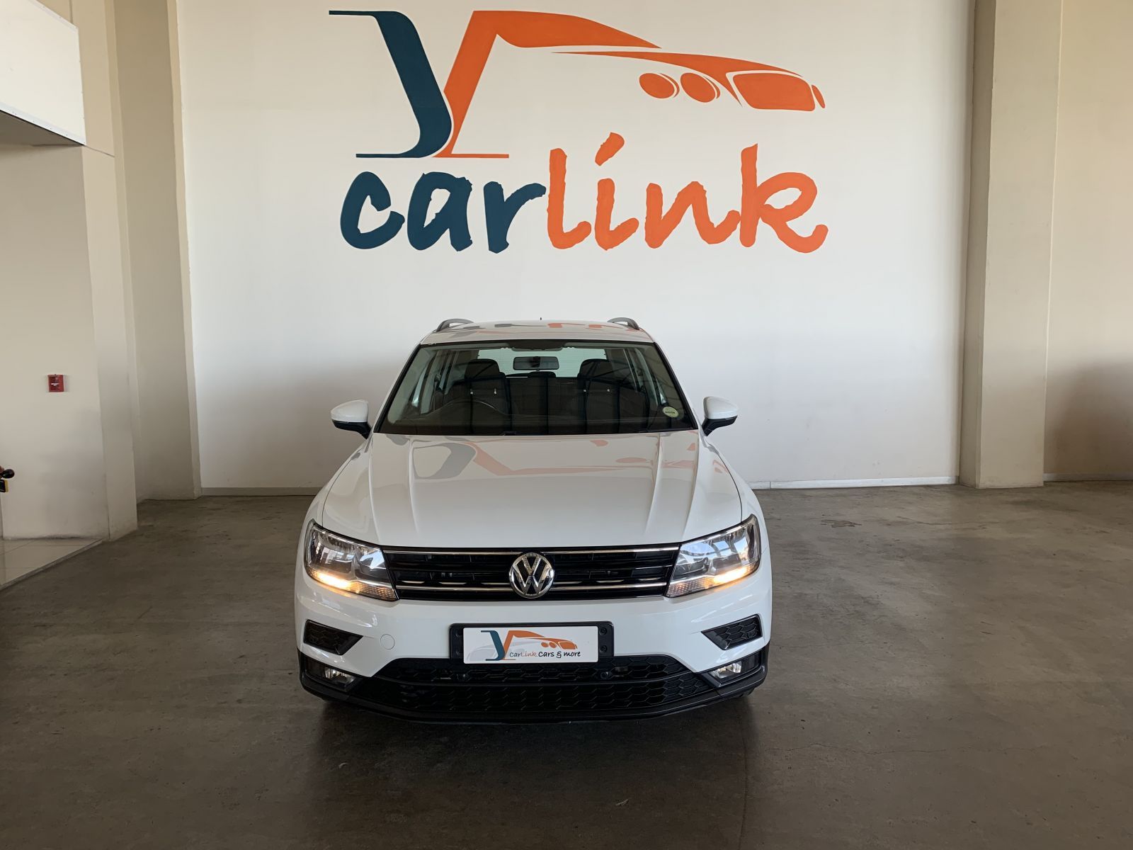 2021 Volkswagen Tiguan photo 2
