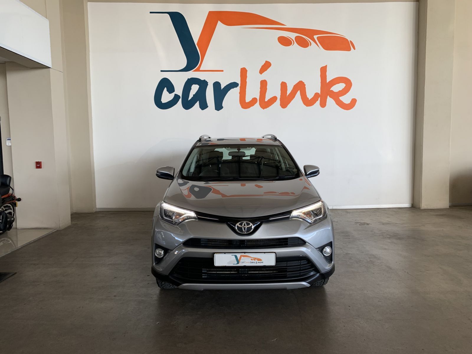 2018 Toyota Rav4 photo 2