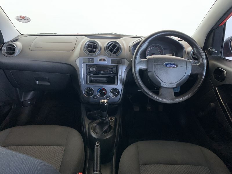 2013 Ford Figo photo 7