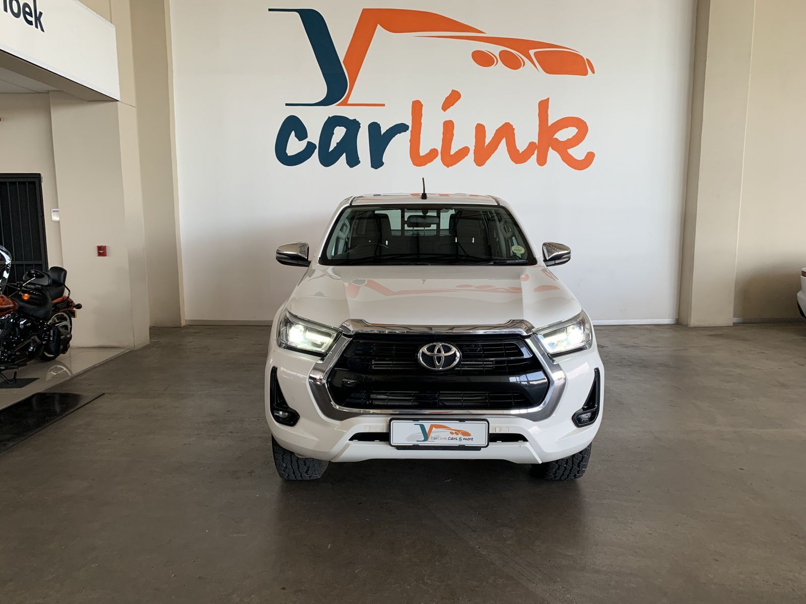 2021 Toyota Hilux photo 2