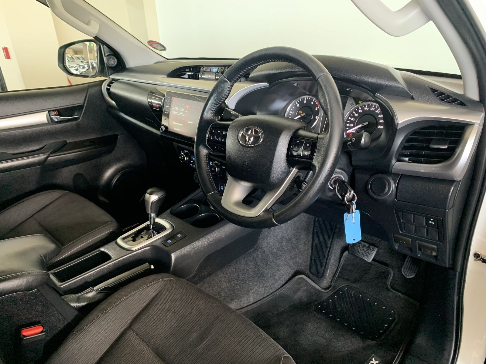 2021 Toyota Hilux photo 6