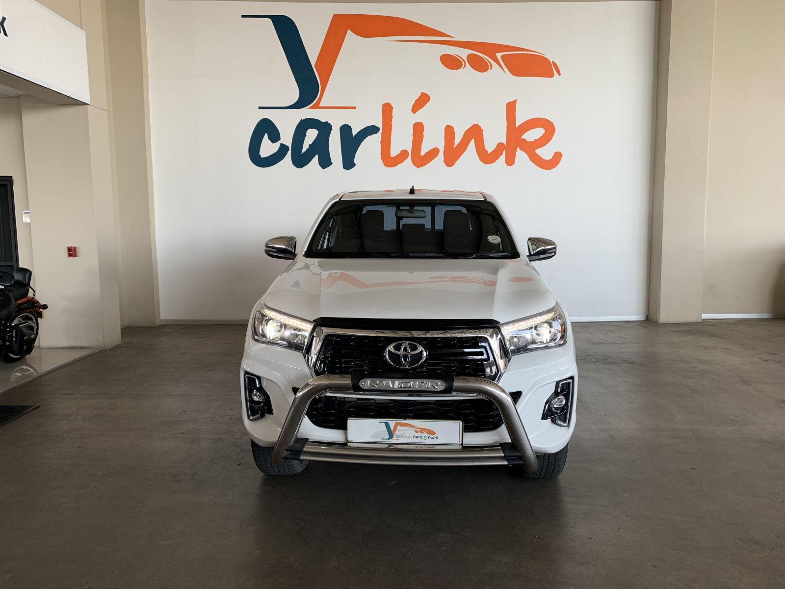 2019 Toyota Hilux photo 2