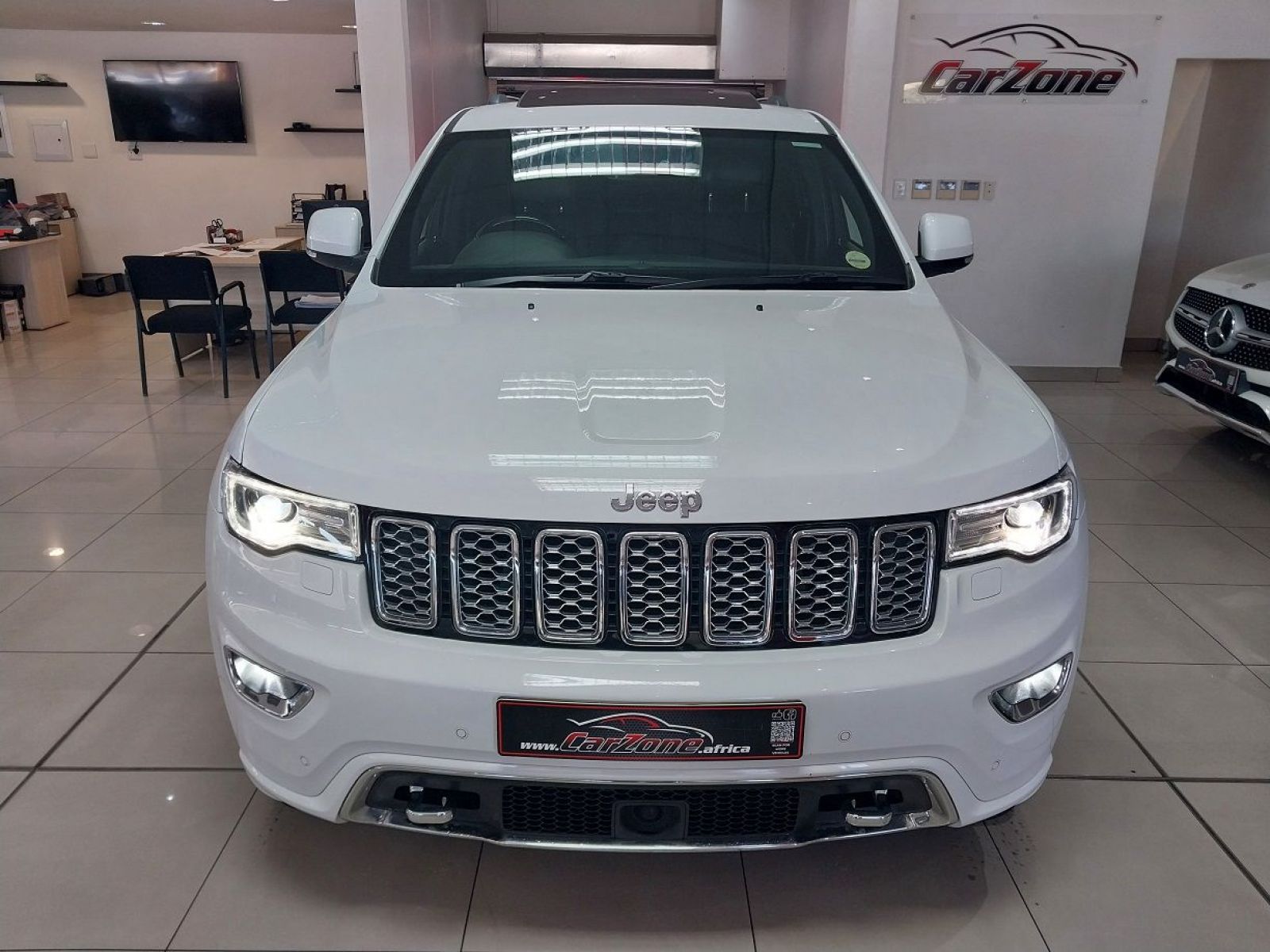 2020 Jeep Grand Cherokee photo 4