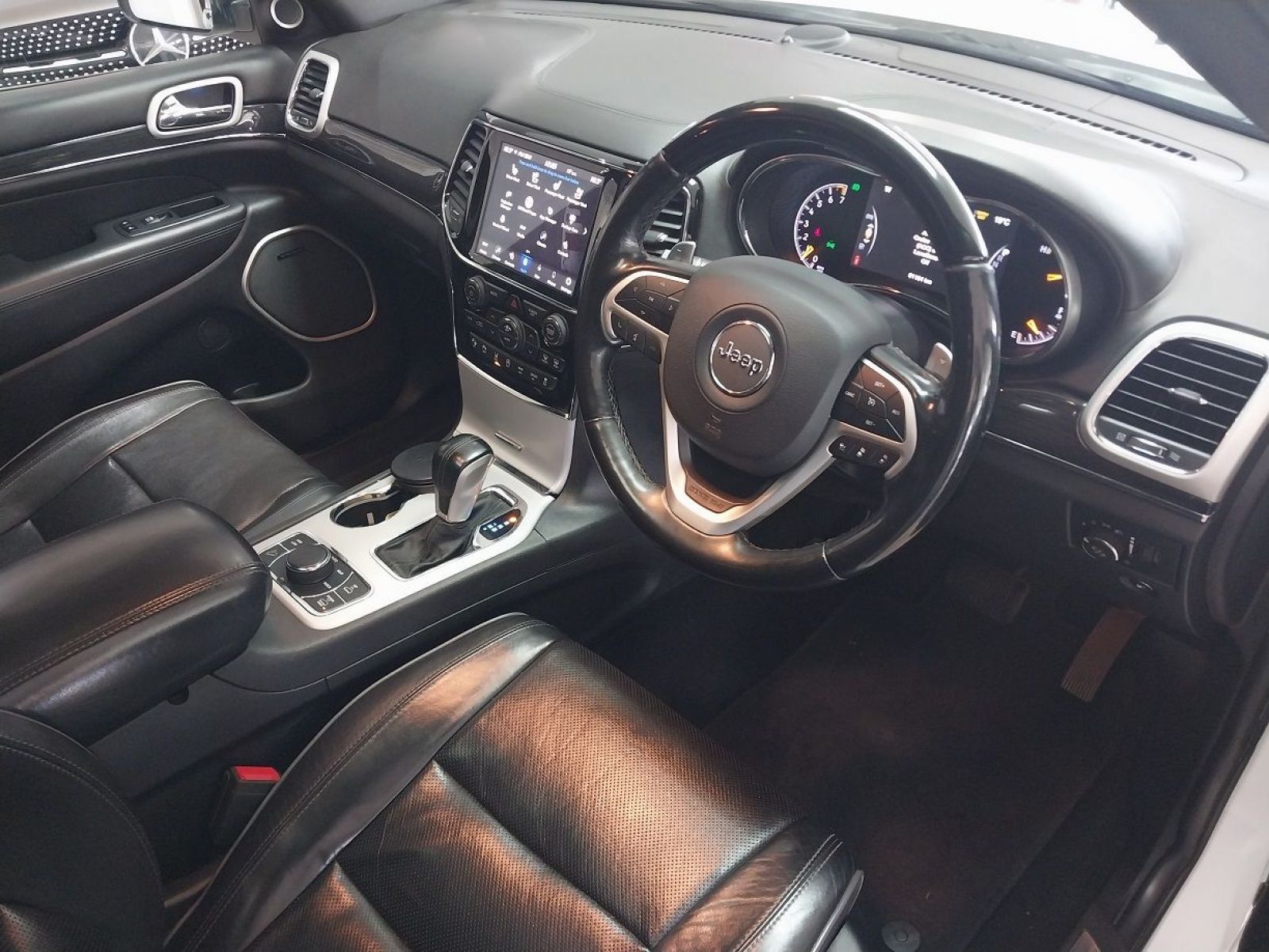 2020 Jeep Grand Cherokee photo 5