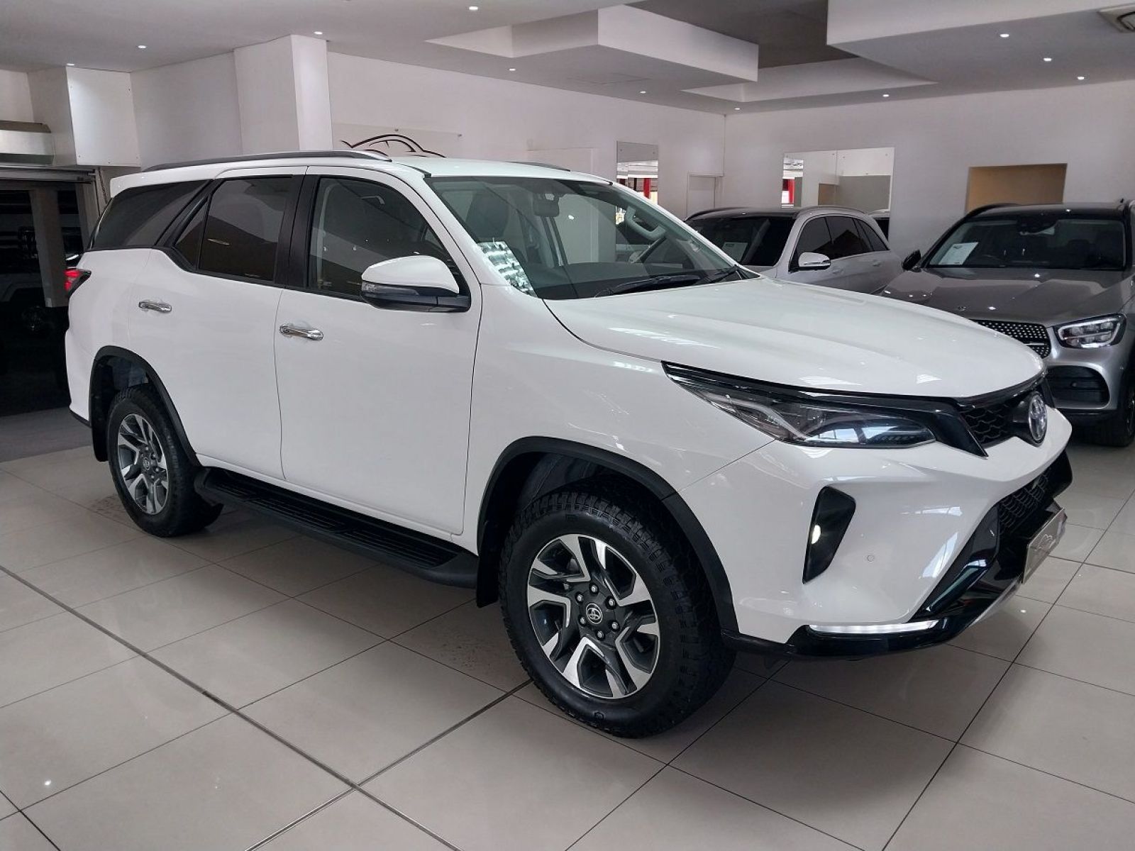 2023 Toyota Fortuner photo 1
