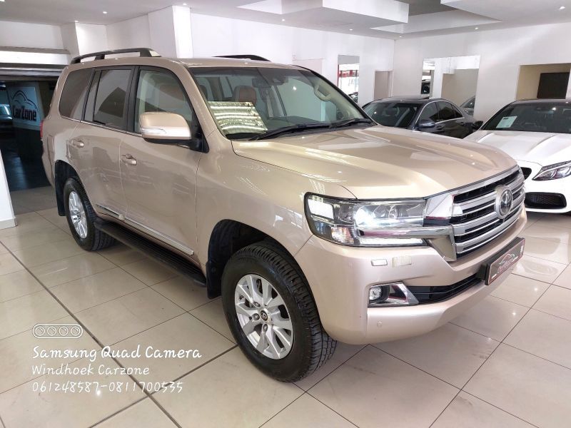 2020 Toyota Land Cruiser photo 1