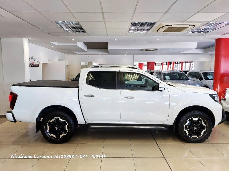 2022 Nissan Navara photo 2